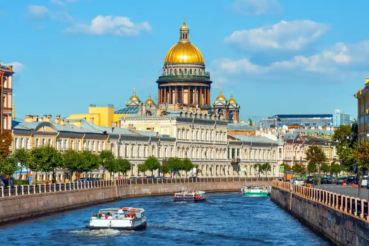 Санкт-Петербург. Фото: Roman Evgenev / shutterstock.com