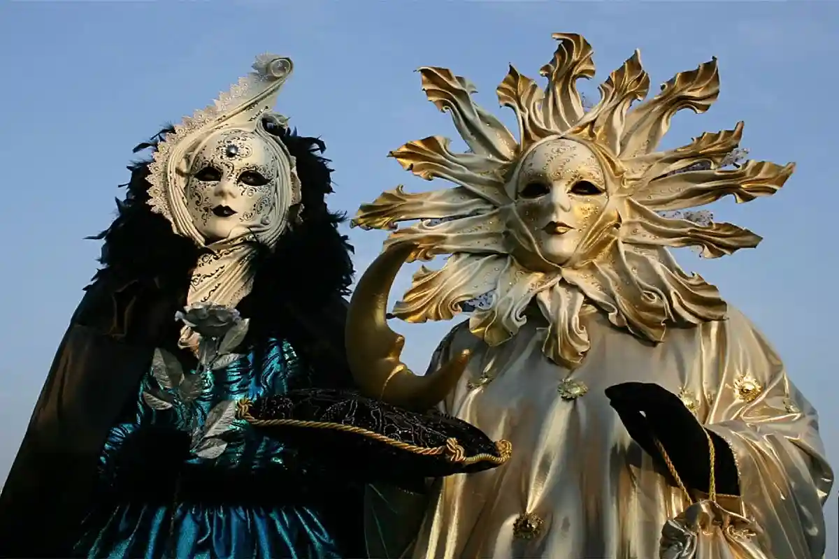 Организаторы Кёльнского фестиваля утверждают, что карнавал — важное культурное достояние Германии и перенести его на лето невозможно. Фото: Pascal Riben / Unsplash.com