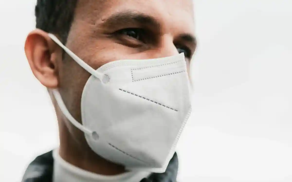 Защищают ли маски FFP2 хуже при многократном использовании? Фото: Synatix/Unsplash.com