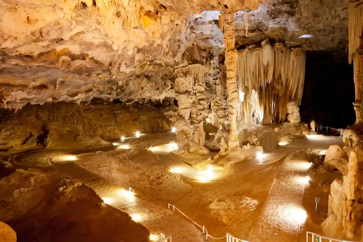 Пещеры мира. Фото: michaeljung / shutterstock.com