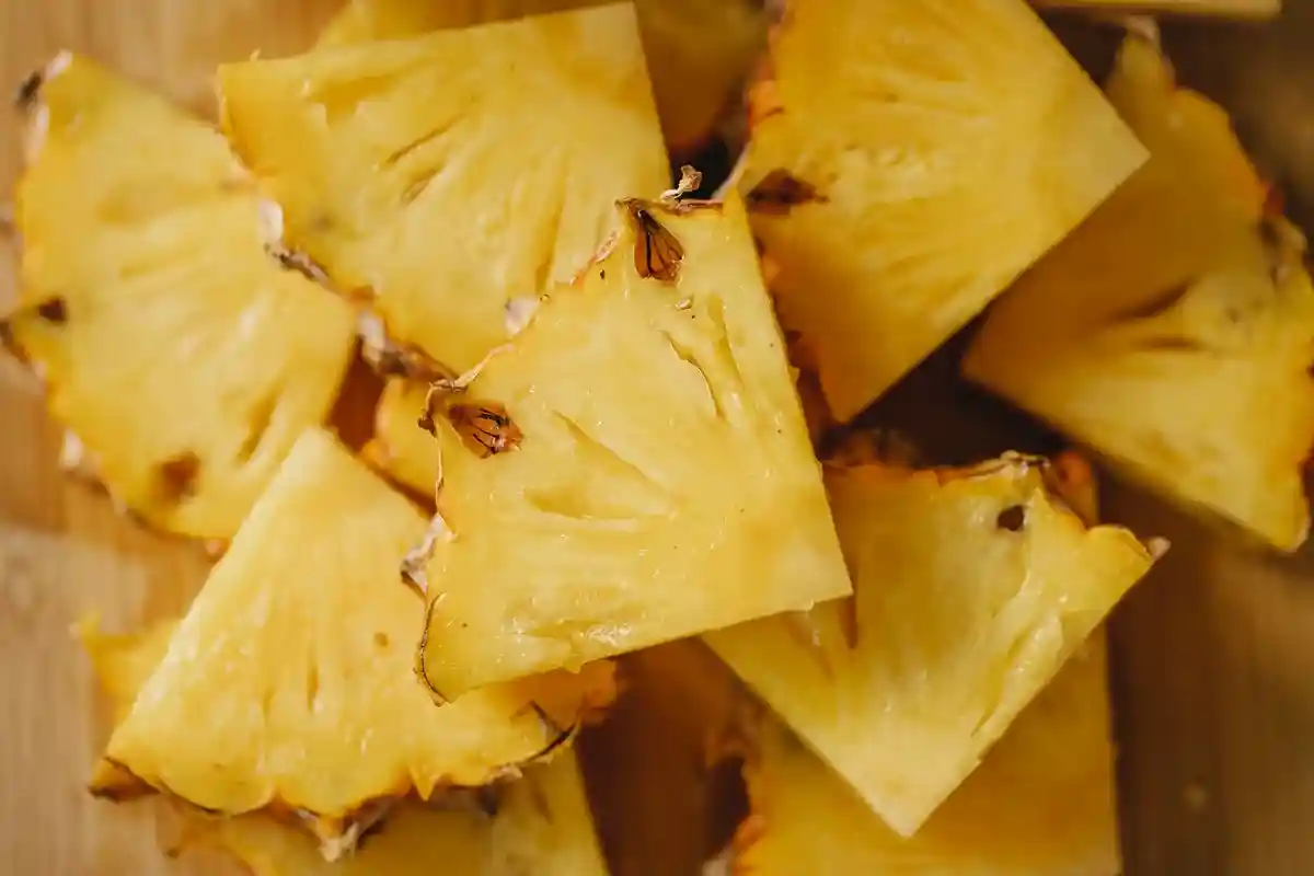 Смузи с ананасом станет хорошим перекусом на ночь или перед сном. Фото: Any Lane / Pexels.