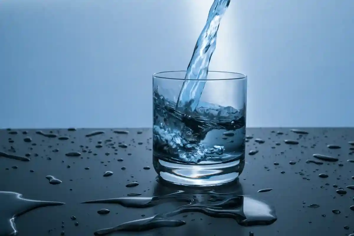 Еду лучше не запивать водой. Фото: Pixabay / Pexels.