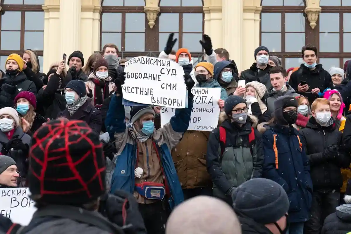 В реальности чаще всего российские власти ищут в интернете призывы на митинги. Фото: Georgy Dzyura / shutterstock.com