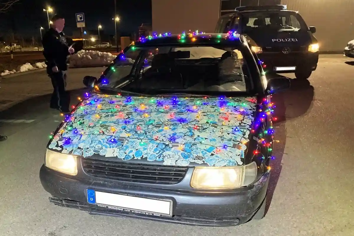 Рождественский автомобиль. Фото: Bayerische Polizei / polizei.bayern.de