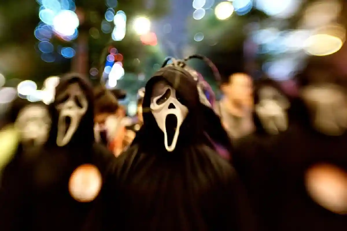 Ghostface снова на экранах: фанаты ждут премьеры фильма «Крик»