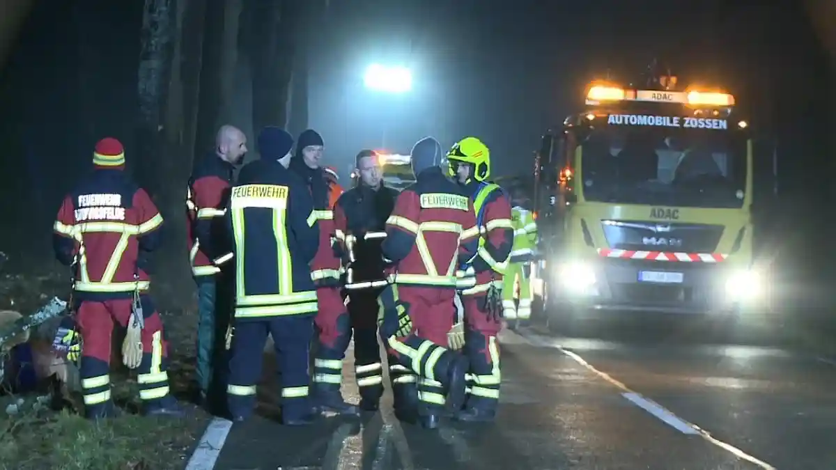 Пожарные плохо подготовлены к тушению электромобилей. Polizeireport Berlin / facebook