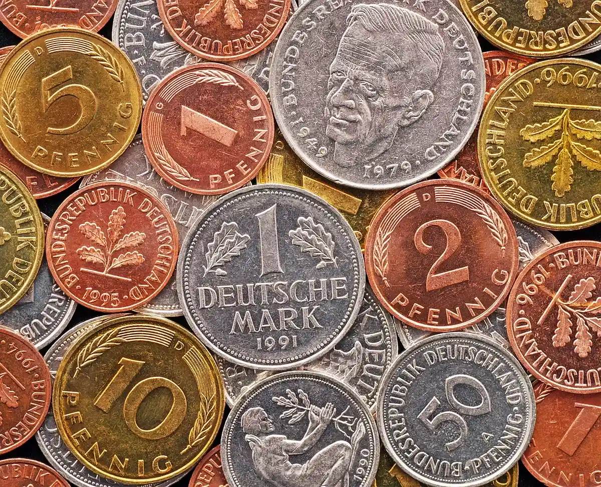 Современные клады: монеты объемом около 6,6 млрд марок. docstockmedia / shutterstock.com