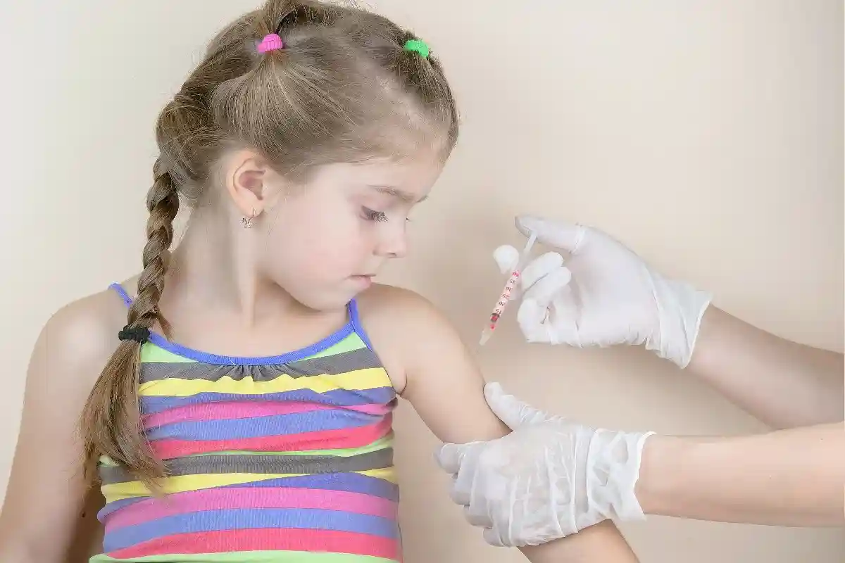 Вакцина BioNTech от COVID-19 для детей будет одобрена не скоро