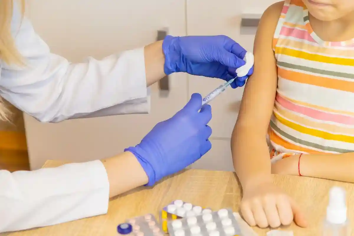 Вакцинация детей от коронавируса в Берлине начнется с 15 декабря. Фото: Anuta23 / Shutterstock.com