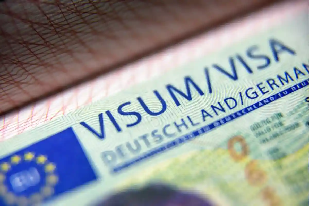 Теперь россиянам моложе 25 лет разрешат безвизовый въезд в Германию. Фото: Viacheslav Lopatin / Shutterstock.com 