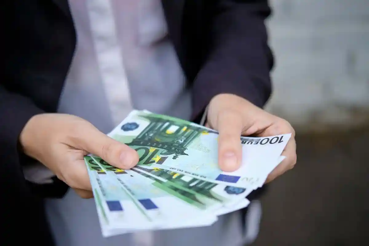 Заработная плата в Германии сократится на 1,4%. Фото: Kavaleuskaya Aksana / Shutterstock.com 