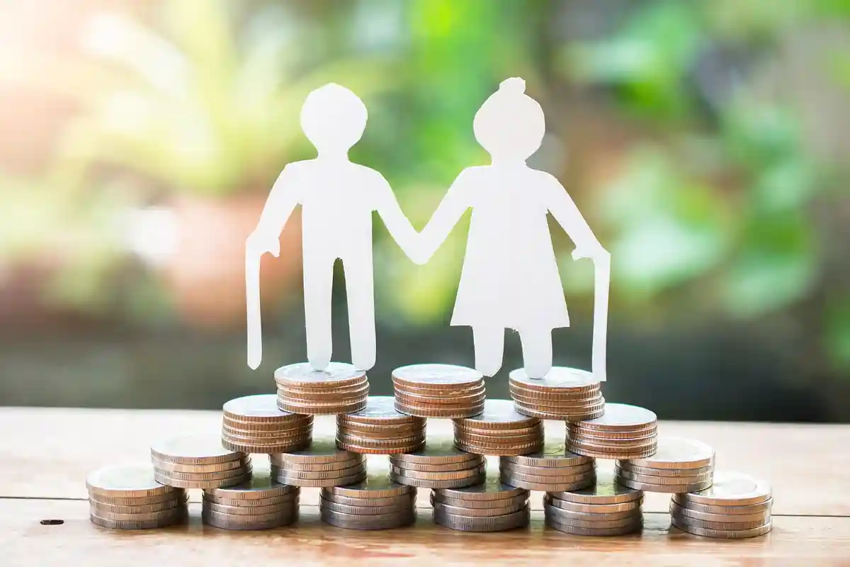 Благодаря хорошему развитию доходов пенсионного фонда возможен значительный рост пенсий на 5,3% в западной Германии и 6,1% в восточной Германии. Фото: ITTIGallery / Shutterstock.com