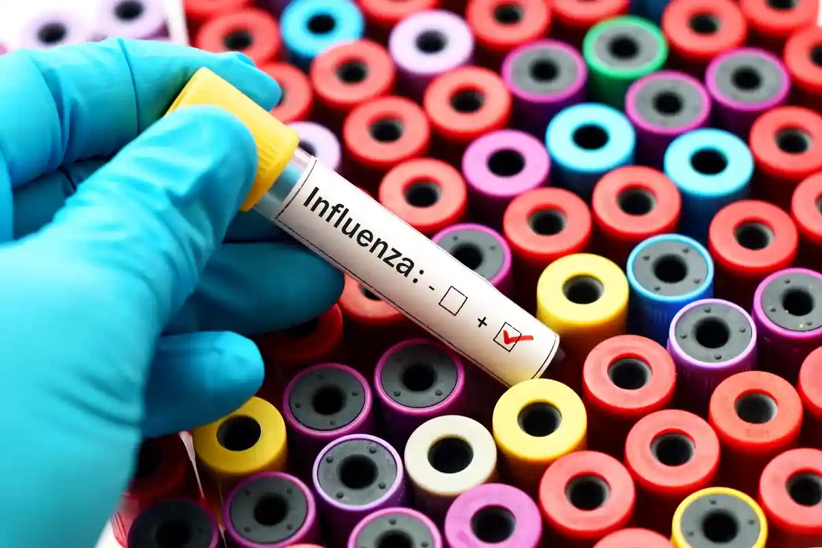 С начала октября RKI зарегистрировал около 1000 случаев гриппа. Фото: Jarun Ontakrai / shutterstock.com