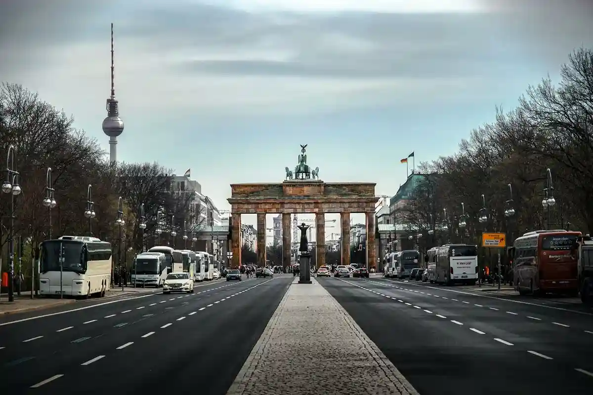 Место соединения двух миров в прошлом – Бранденбургские ворота. Фото: Ansgar Scheffold / unsplash.com