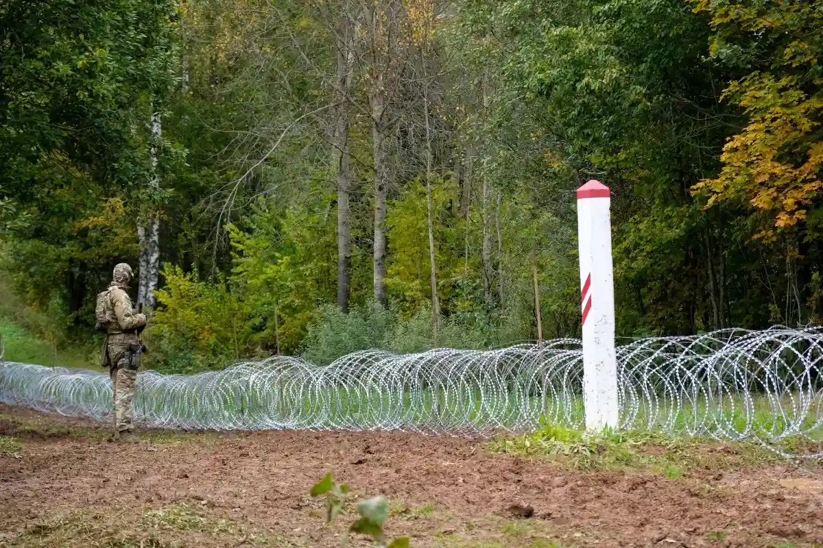 Латвия хочет продлить режим ЧС на границе с Белоруссией