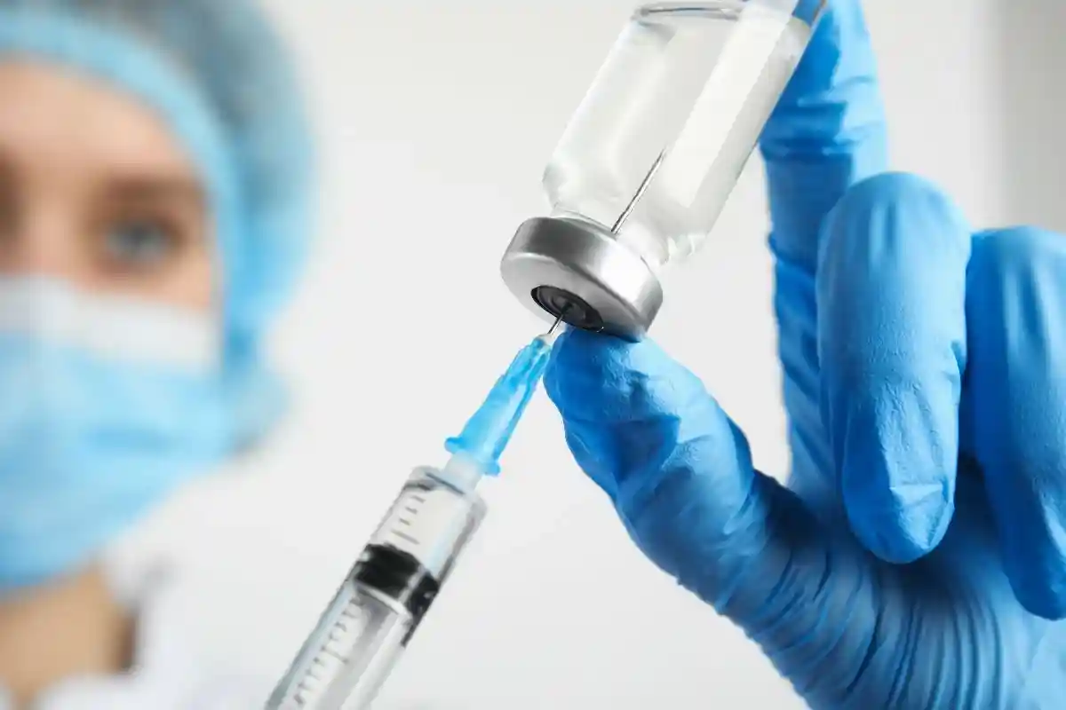 Как ожидается, обязательная вакцинация в Германии вряд ли вступит в силу до начала мая. Фото: New Africa / Shutterstock.com