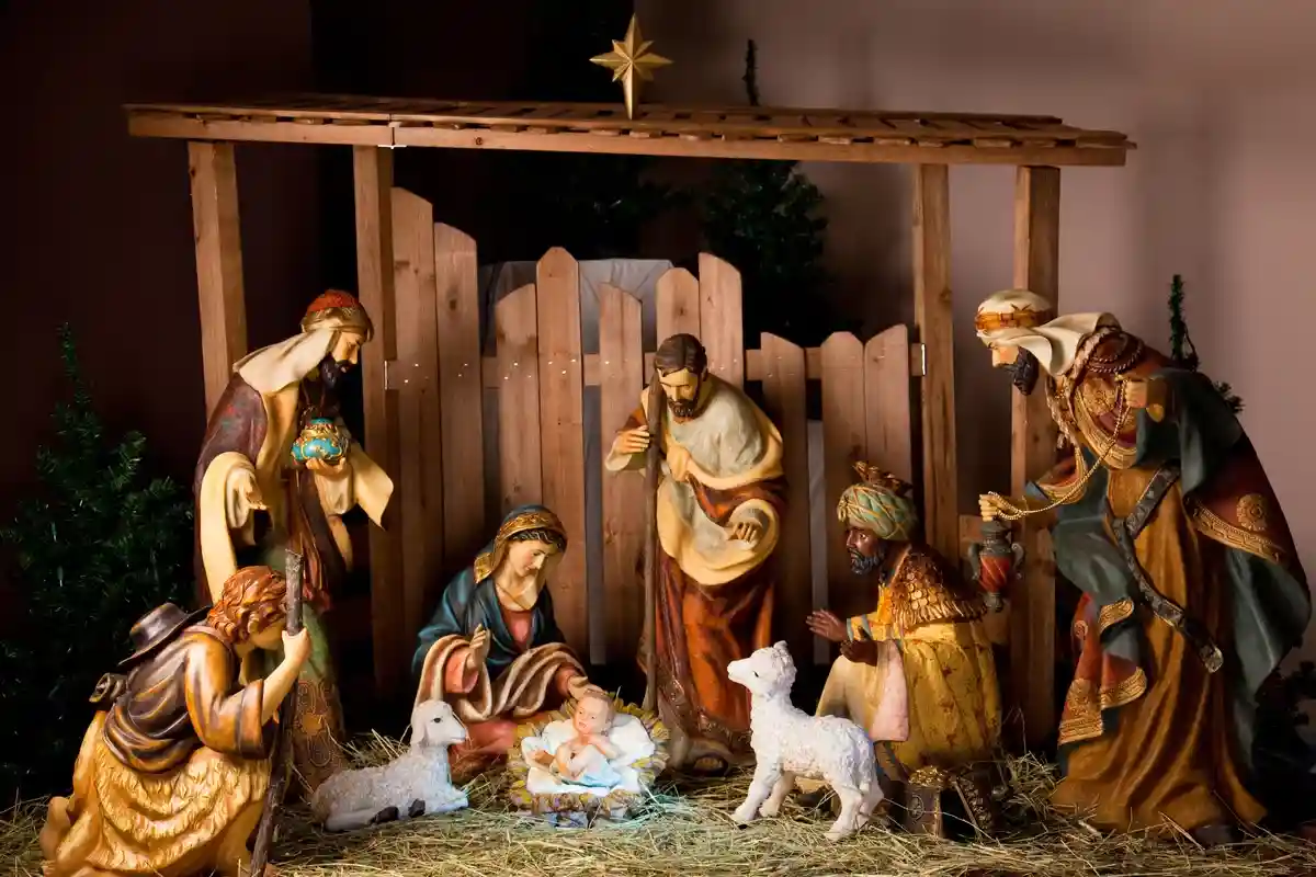 Разыскивают Младенца-Христа. Фото: PixelDarkroom / shutterstock.com