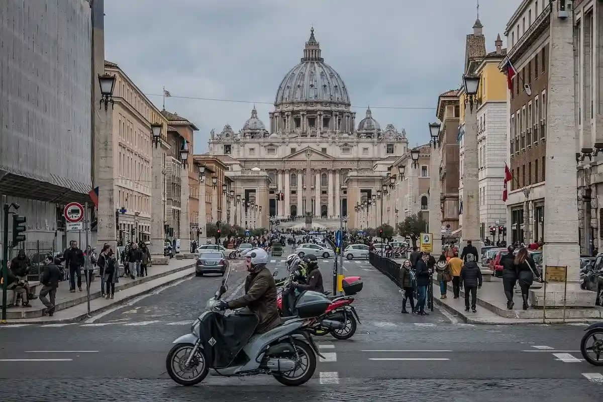 Суд по делу о мошенничестве в Ватикане возобновится 25 января