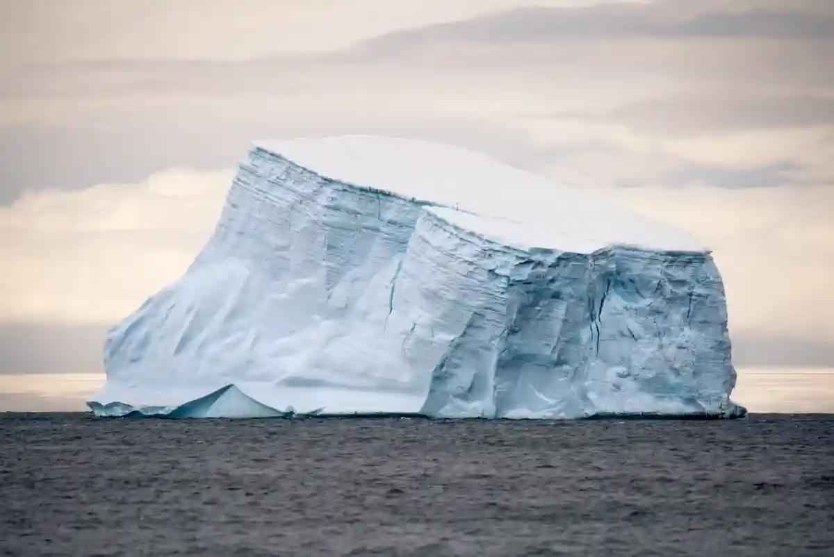 Самый большой в мире айсберг растаял.
