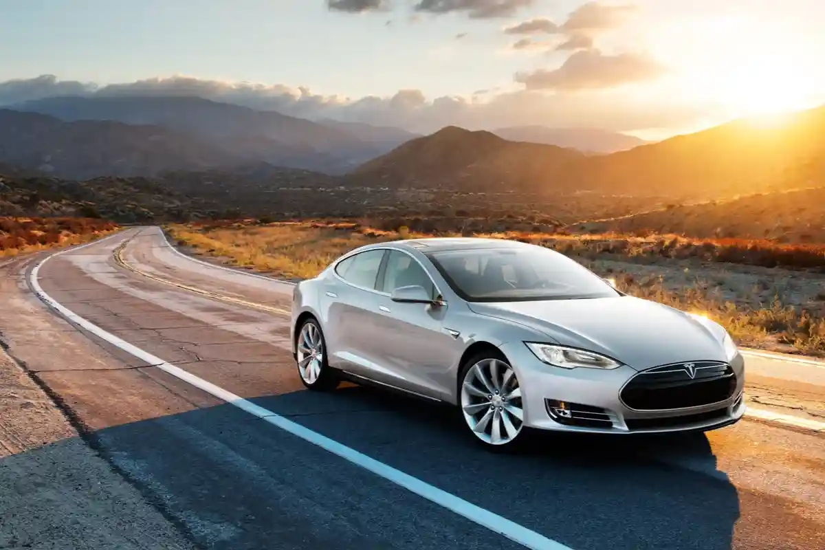 Самоуправляемые автомобили Tesla: когда они станут реальностью?