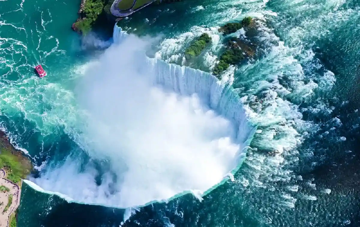 Самые красивые водопады мира. Фото: TRphotos / shutterstock.com