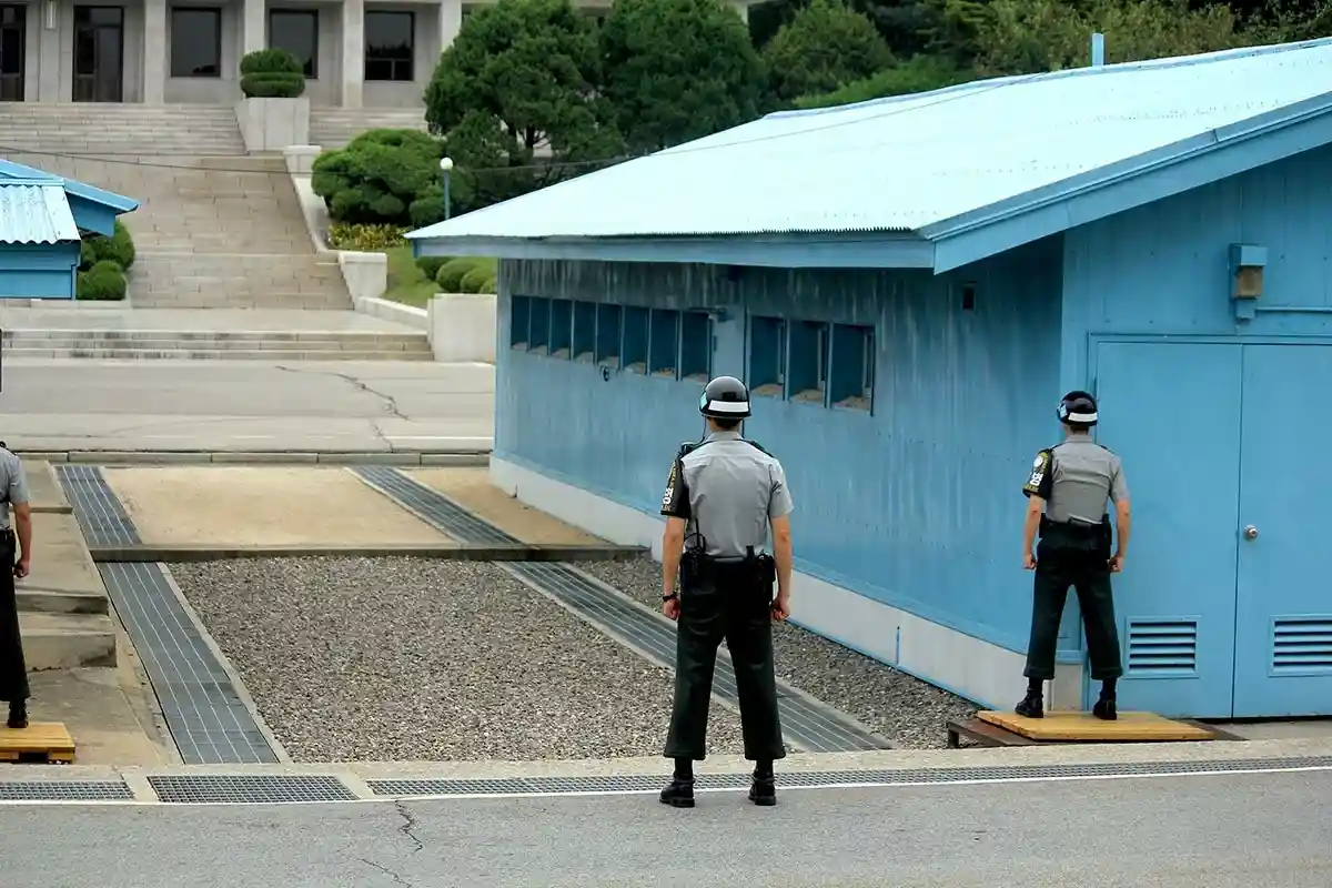 Северная Корея угрожает ракетами в ответ на санкции. Фото: shutterstock.com
