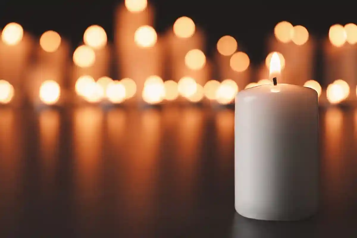  В Дрездене пришли зажечь свечи и почтить память жертв 9500 человек. New Africa / shutterstock.com