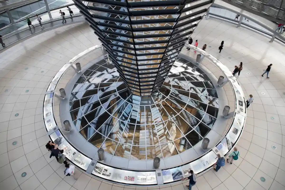 Так выглядит купол Рейхстага внутри / Francesco Rinaldi / shutterstock.com