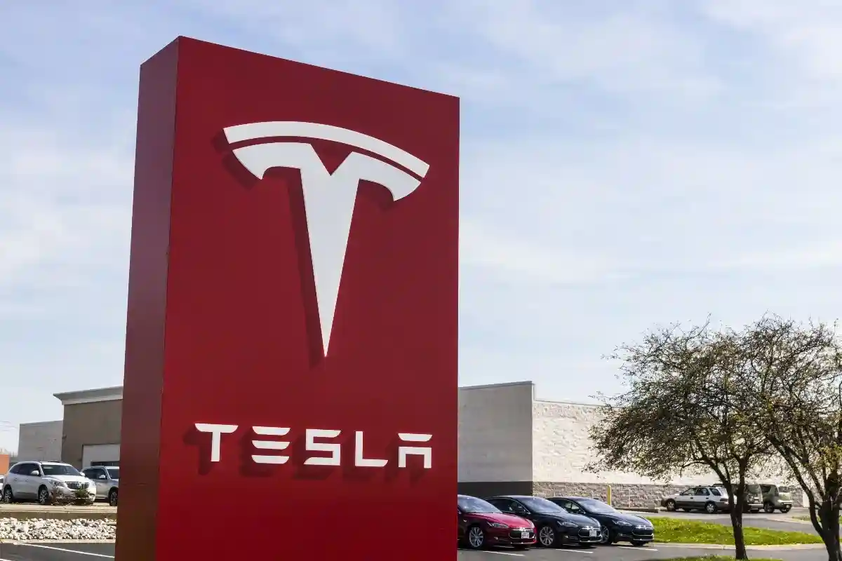 Ожидается, что во время поездки в Берлин Маск посетит завод по производству автомобилей Tesla «Гигафабрика Берлин — Бранденбург». Это первый завод компании в Европе. Фото: Jonathan Weiss / Shutterstock.com 