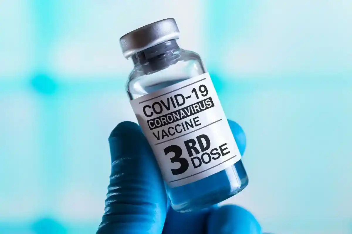 Карл Лаутербах считает, что обязательная вакцинация от коронавируса должна быть максимально полной и включать три прививки. Фото: angellodeco / Shutterstock.com 