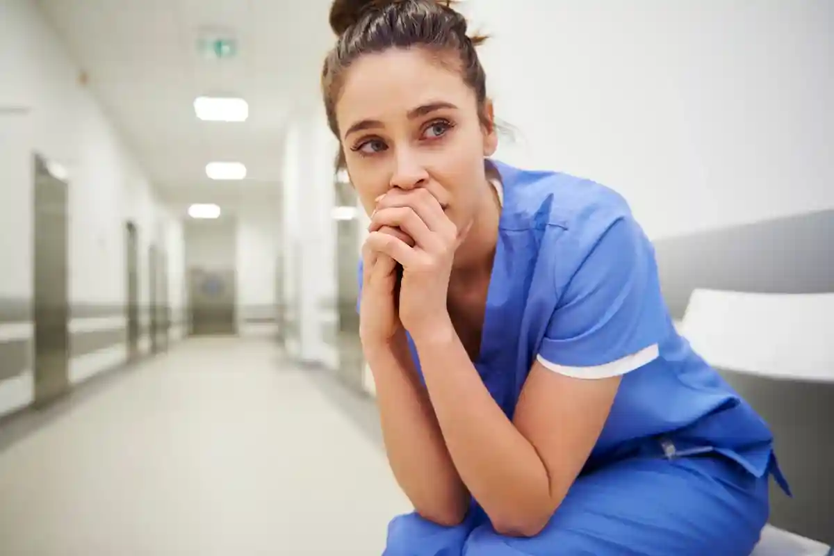 Медсёстры хотят уволиться с с работы. Фото: gpointstudio / shutterstock.com
