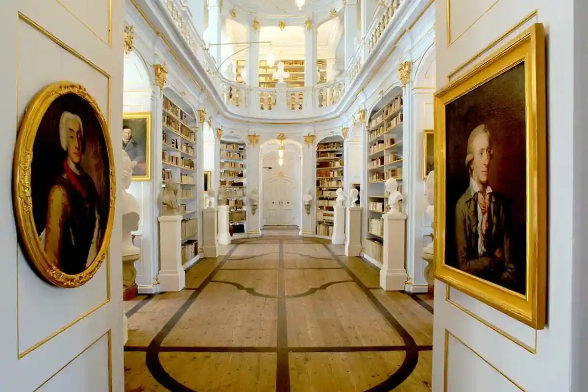 Роскошная библиотека Анны Амалии. Фото: kuku.travel