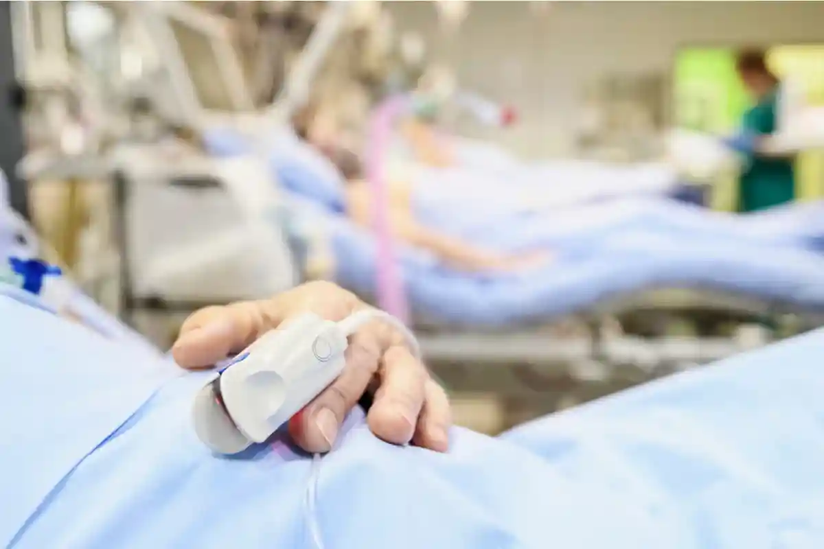 Количество госпитализированных заразившихся в Баварии снизилась минимально Фото: pirke / Shutterstock.com