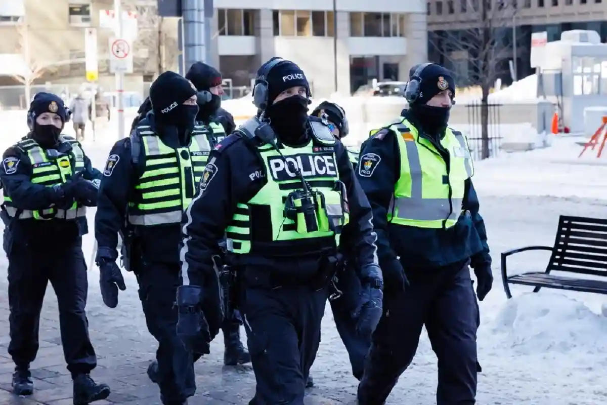 Полиция Канады намерена прекратить осаду столицы протестующими
