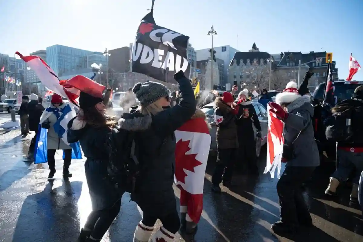 Полиция Канады готова применить силу на протесте дальнобойщиков