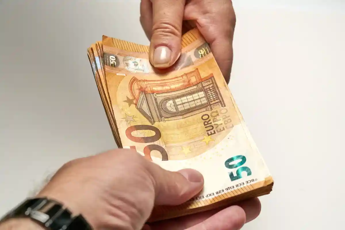 Прожиточный минимум в Германии в 2022 году составляет 347 евро. Фото: nadia_if / shutterstock.com