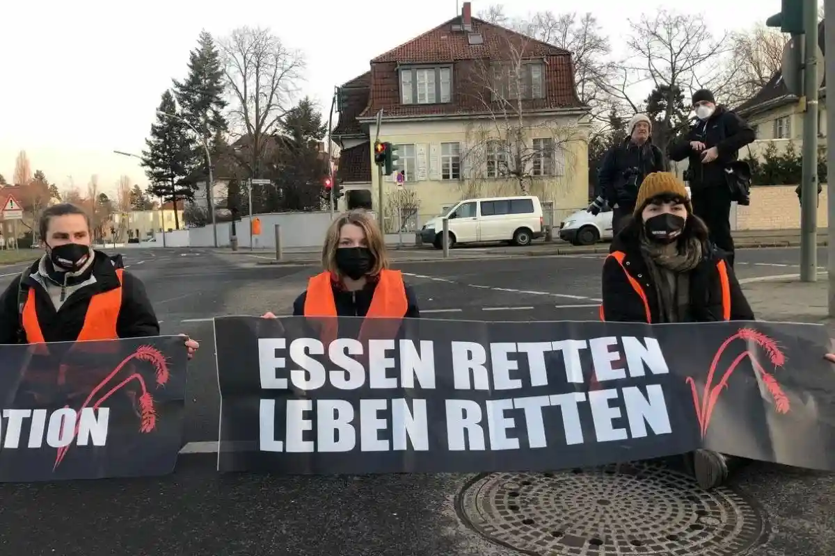 активисты Берлина
