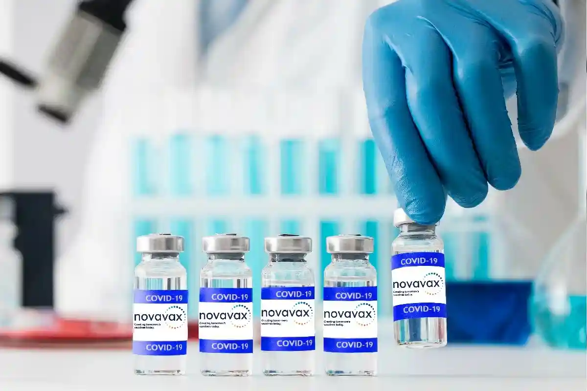 Теперь новой вакциной от Novavax могут привиться жители в Гамбурге, Шлезвиг-Гольштейне, Сааре, а теперь и в Северном Рейне-Вестфалии. Фото: benjamin poturak / Shutterstock.com