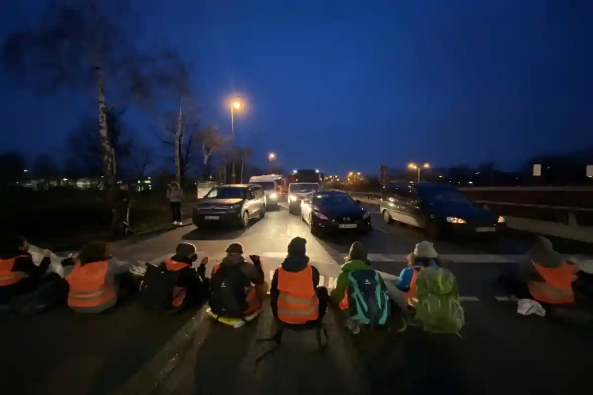 Экоактивисты перекрывали дороги. Фото: Essen Retten - Leben Retten / twitter.com