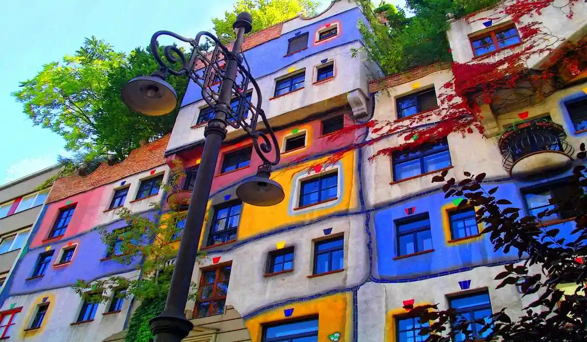 Фриденсрайх Хундертвассер: самое необычное архитектурное направление Германии фото 1