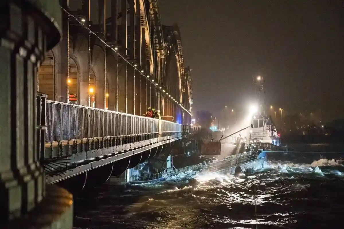 Гамбург затопили штормовые волны. Фото: @rox712 / twitter