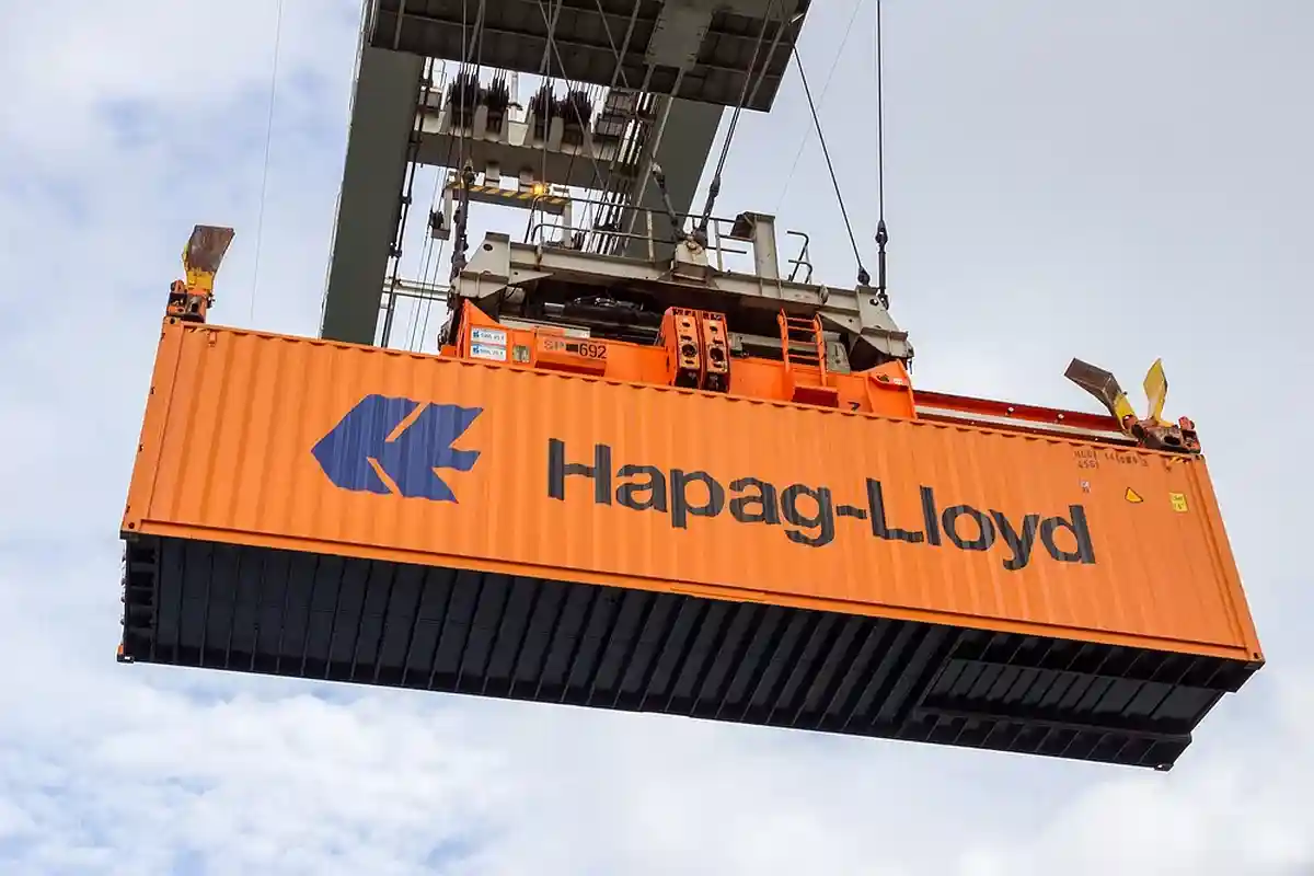  Hapag-Lloyd AG — транснациональная немецкая транспортная компания. VanderWolf Images / shutterstock.com