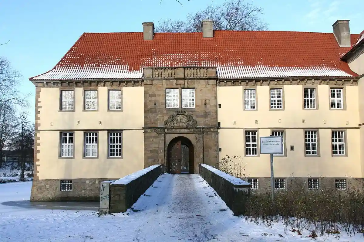Центральный вход в замок. Фото: Frank Vincentz / wikimedia.org
