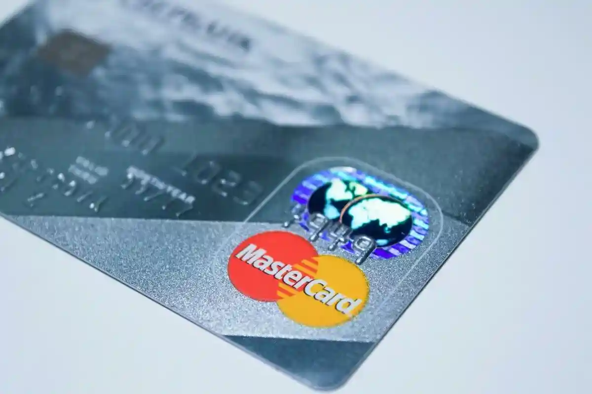 BitPay — криптокредитная карта стандарта MasterCard. Фото: Pixabay / Pexels