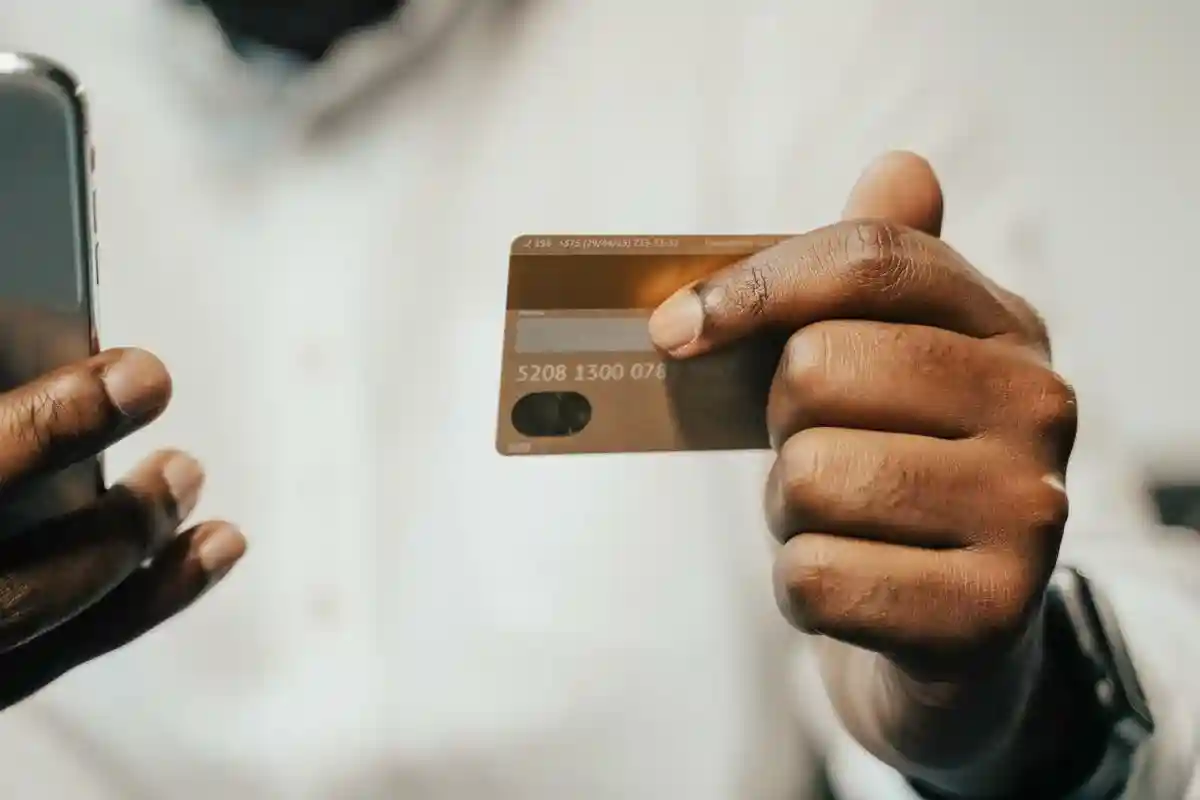 Почему криптокредитные карты — Visa и MasterCard так популярны? Фото: Tima Miroshnichenko / Pexels