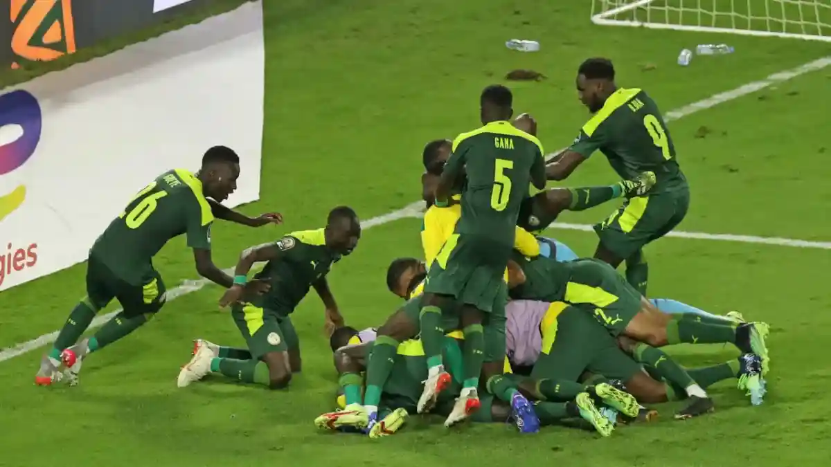 Игроки сборной Сенегала радуются победе в Кубке Африканскиих Наций. Фото: Cafonline.com