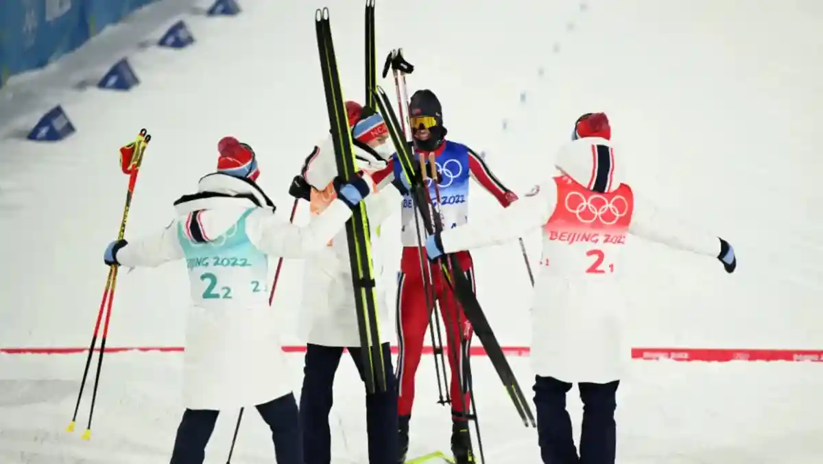 Лыжная эстафета в двоеброье на Олимпиаде.