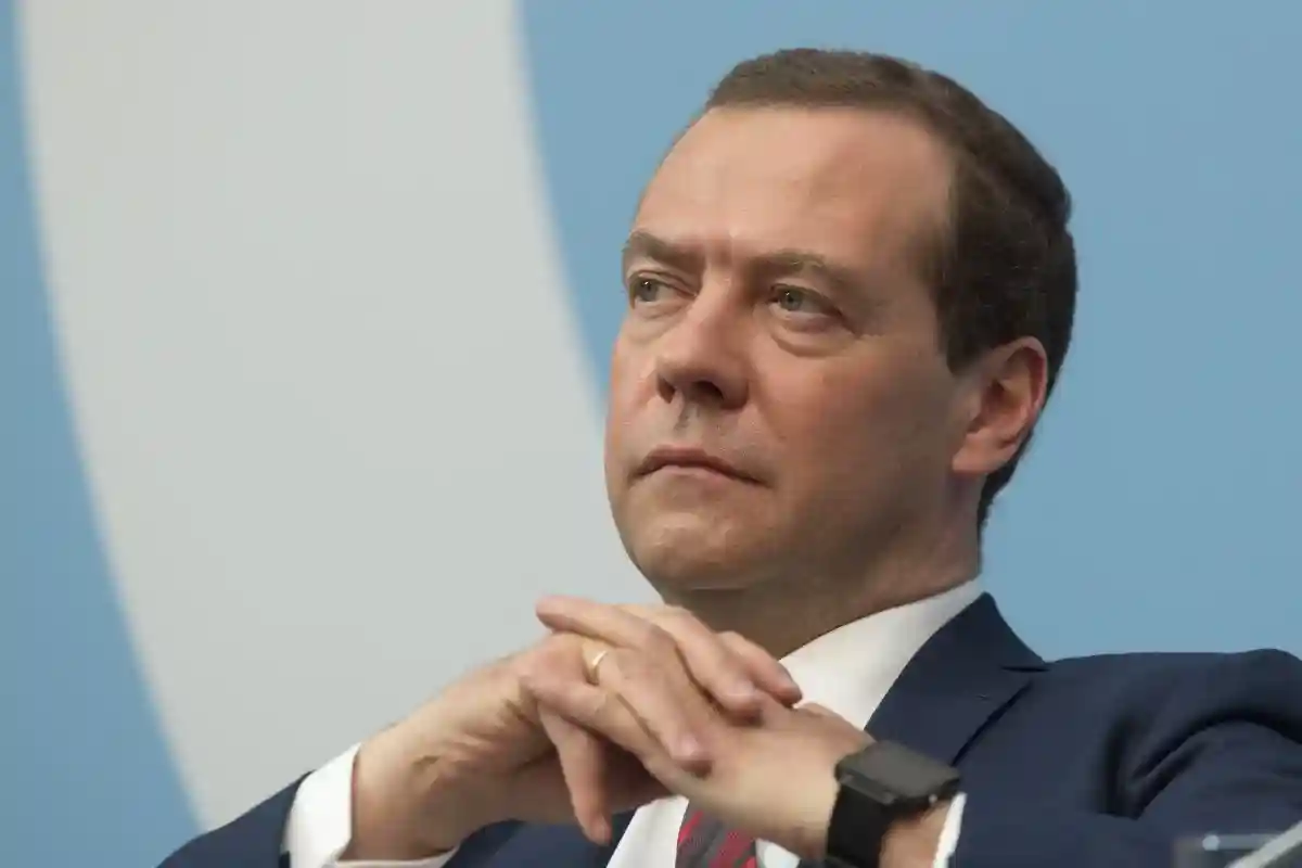 Медведев ответил Шольцу на остановку сертификации «Северного потока - 2». Фото: Anton Veselov / Shutterstock.com