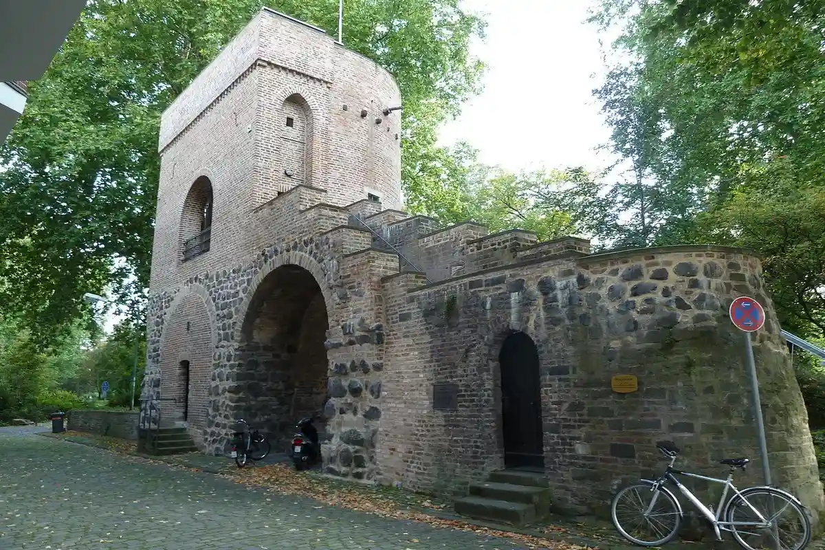 Вход в башню. Фото: Lipinski / wikimedia.org