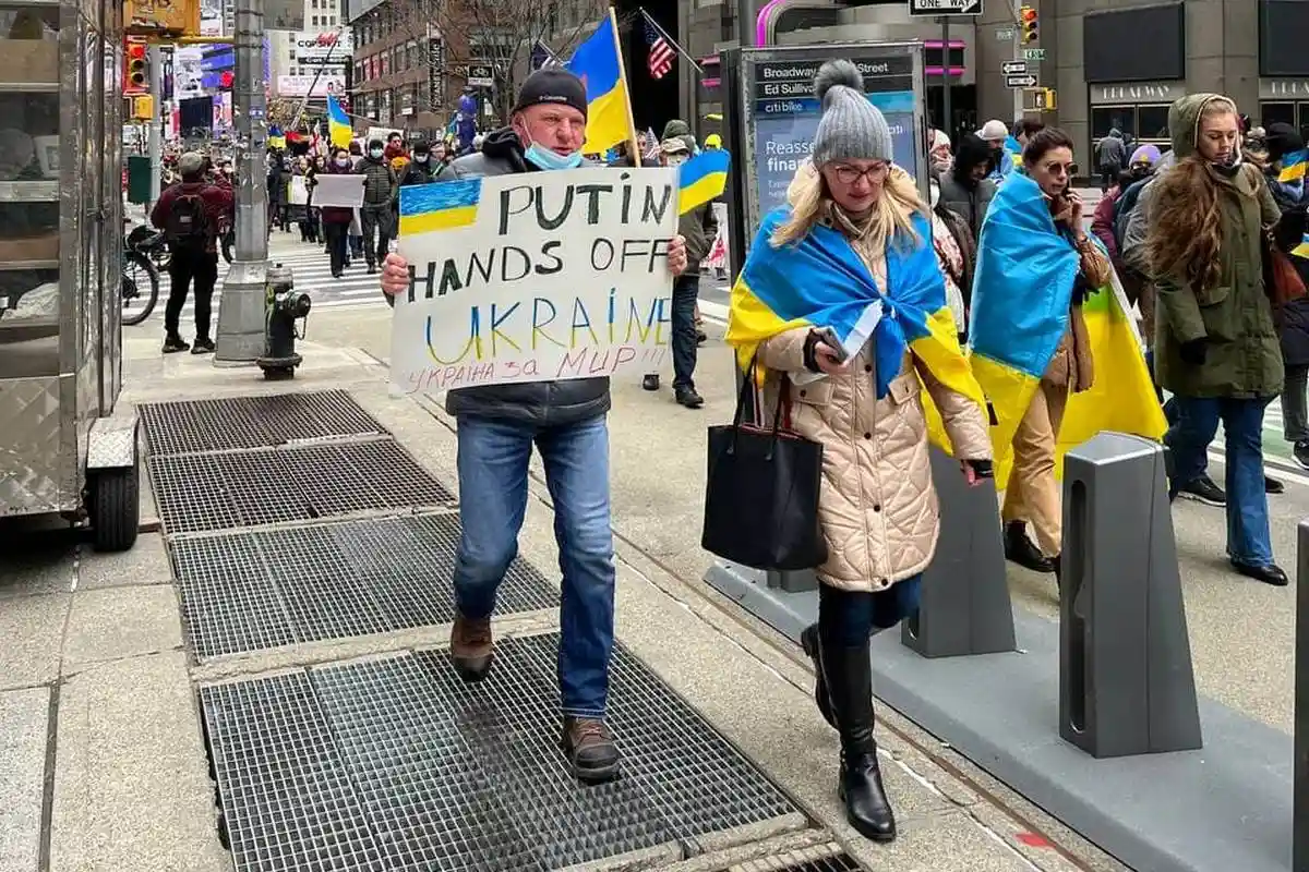 Акция против войны на Украине в Нью-Йорке. Фото: Aussiedlerbote